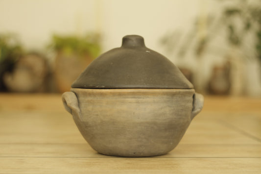 Copycha Pot with Lid