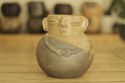 Meditating Orejon Abuelo Florero